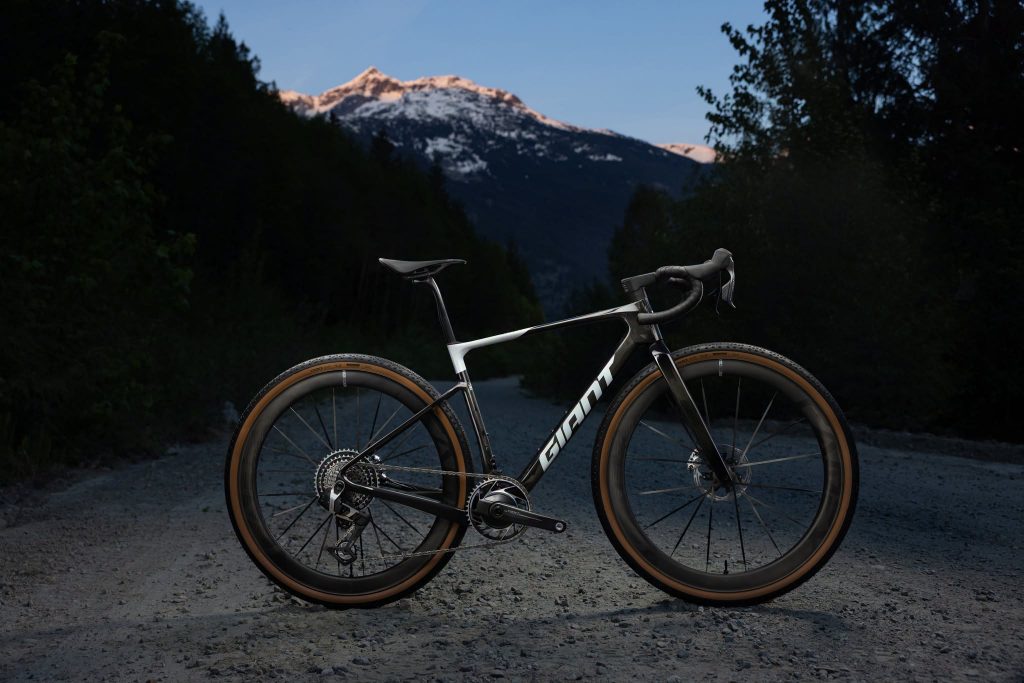 GIANT全新Revolt Advanced SL砾石公路车发布 打造顶级砾石竞速新旗舰